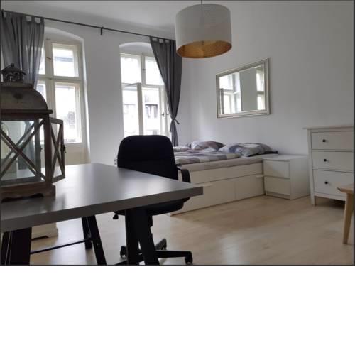 Kollwitzplatz! 3 Room City Apartment