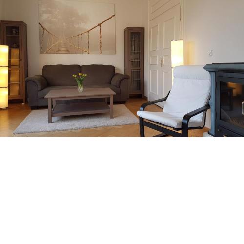 Königliche Villa Appartement mit Balkon