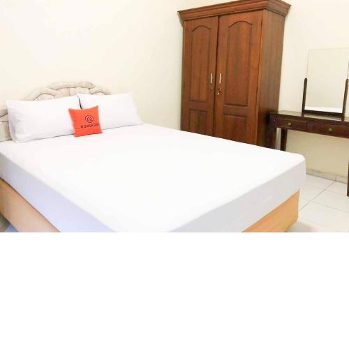 KoolKost @ Raya Ngagel (Minimum Stay 30 Nights)