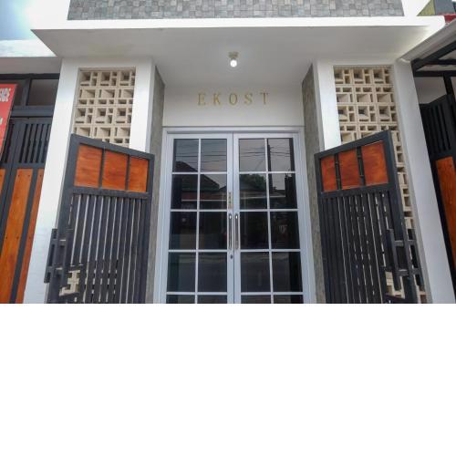 KoolKost Syariah near Luwes Gentan Park (Minimum Stay 30 Nights)
