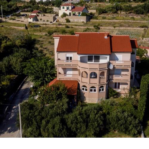 KUĆA LEONORA