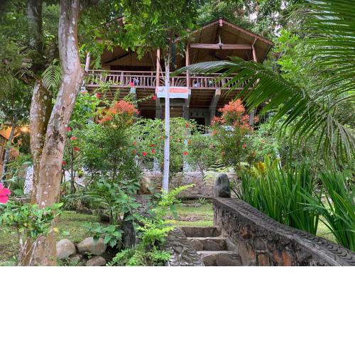 Kupu Kupu Garden Guest House & Cafe