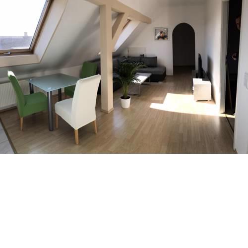 Kuschelige Dachgeschosswohnung am Clarapark