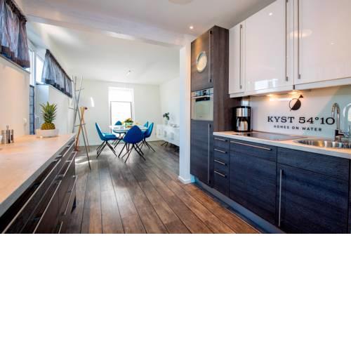 KYST 54°10 Floating Home 2