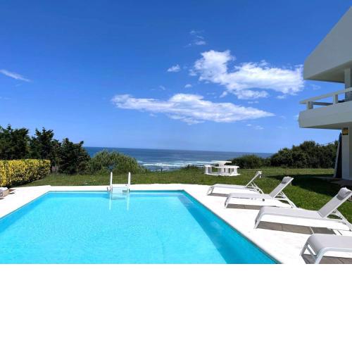 La Ballena, Villa única sobre el mar en Comillas con piscina privada