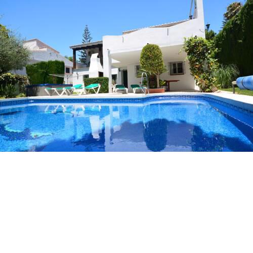 La Cala De Mijas Apartment Sleeps 10 with Pool Air Con and WiFi