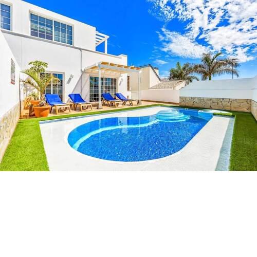 La Caleta Villa Sleeps 6 with Pool and WiFi