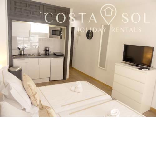 LA CARIHUELA TORREMOLINOS - STUDIO 2- COSTA SOL HOLIDAY RENTALS