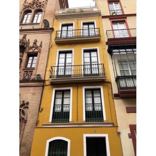 La Casa Amarilla