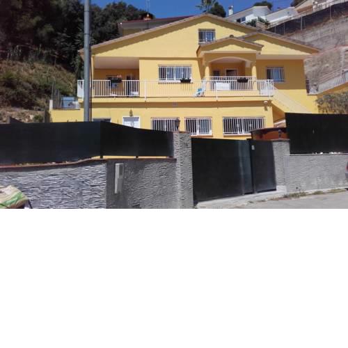 La Casita Amarilla