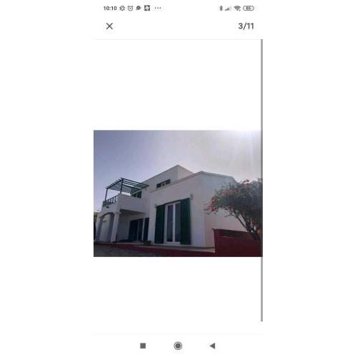 La Costa Suit