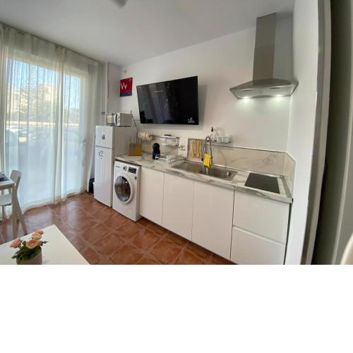 La Manga km 0, piso 100m de la playa - flat 100m from the beach, con bicis, piscina, pádel & tenis y más - with bikes, pool, paddle & tennis and more