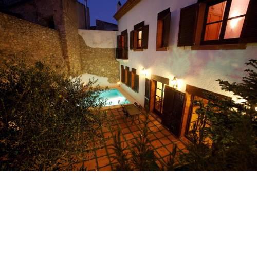 La Olivera Hotel Rural habitación con baño completo y piscina jacuzzi con horario reservado