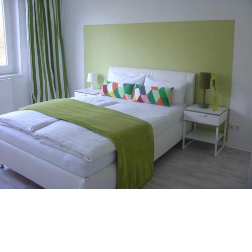 Ladys only - zentral - Privatzimmer mit Doppelbett