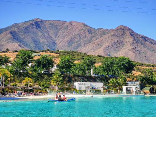 LAGOON Apartment with Private Beach, Pools, Gym, Sauna, Hot Tub