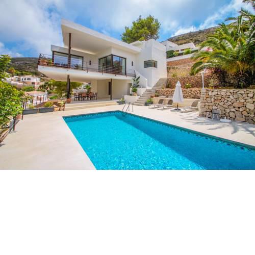 Laja - panoramic hillside holiday house in Moraira