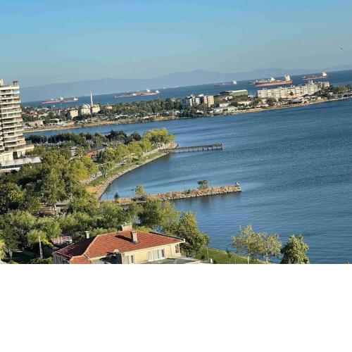 Lake & sea view 3 bedrooms apartment