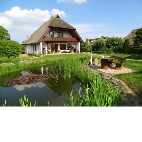 Land FeWo am Teich_ Reet gedeckt_O