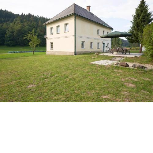 Landhaus - umgeben von Bergen und Seen und um die Ecke die Stadt