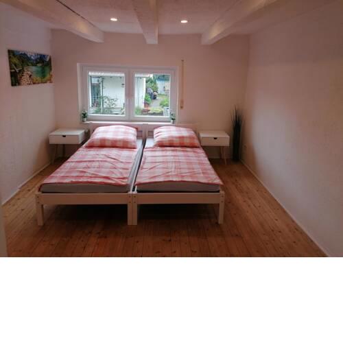 Landhauswohnung mit eigenem Garten und Terasse!