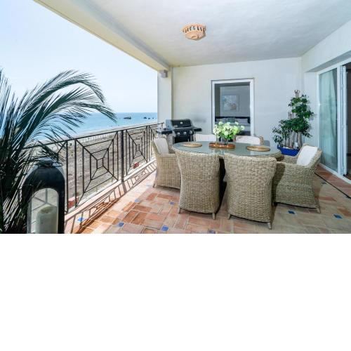 LAP- 3 bed apartment on the beach. Families only