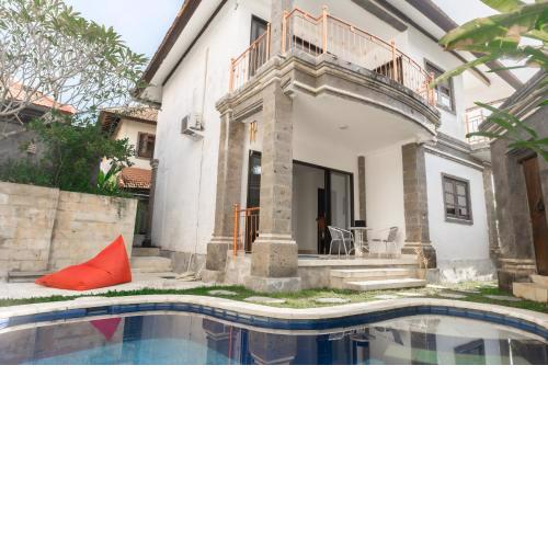 Large 3 bedroom villa with private pool with view, 7 Minutes from Melasti and Karma beach