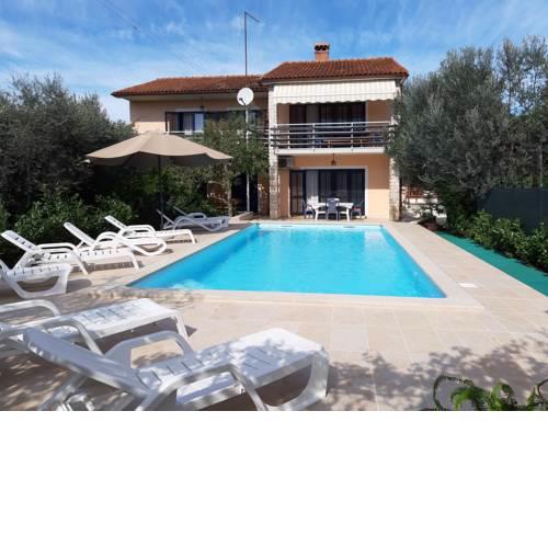 Large apartment for 8 with new pool and spacious garden including WiFi