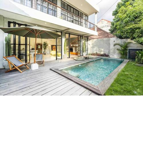 Large designer 2 bedroom villa w/ pool in Canggu