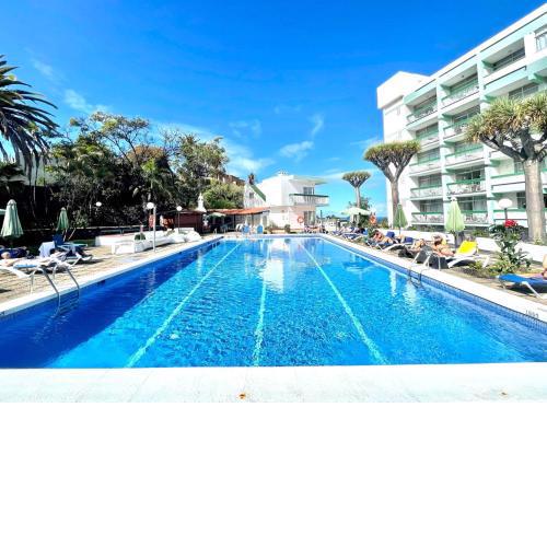 Large Family Apartment, Wifi, pools, garden, beach in Puerto de la Cruz