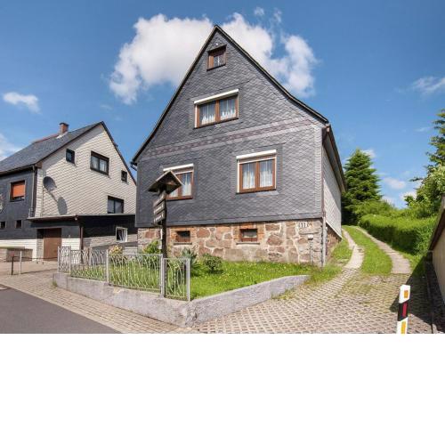 Large holiday home with terrace and garden in Neustadt am Rennsteig