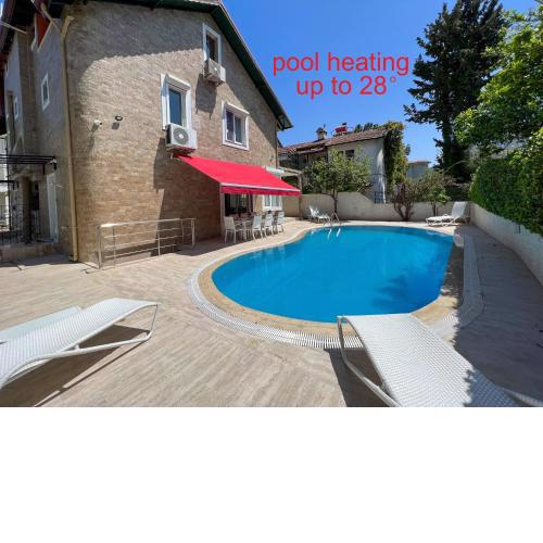 Large House Top Location (only 100m to the beach)