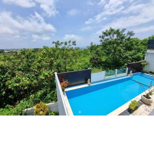 Large Jungle Villa with sea view