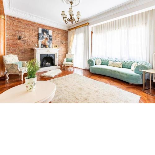 Large Prime 3bd15bath Charming Luxury Home! #294