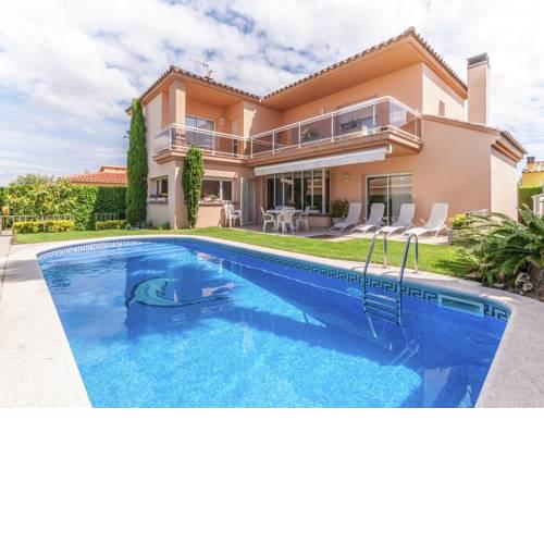 Large villa in Ventallo Catalonia with private pool