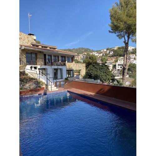 Large Villa with Seaviews and Pool