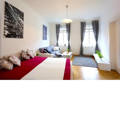 Large Wenceslas Square Apartment for 10 guests