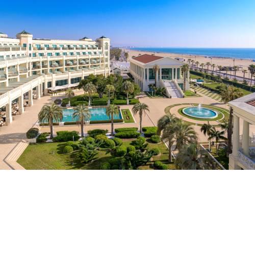 Las Arenas Balneario Resort