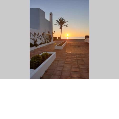 Las Gaviotas apartment, only 50 meter from the beach