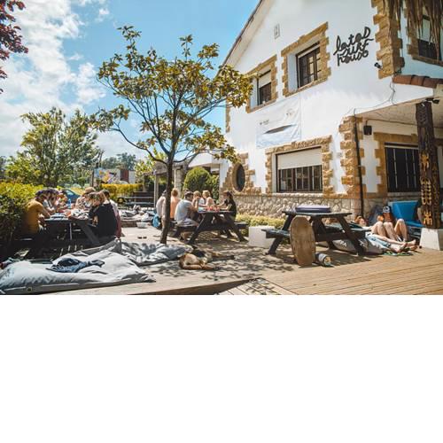 Latas Surf House