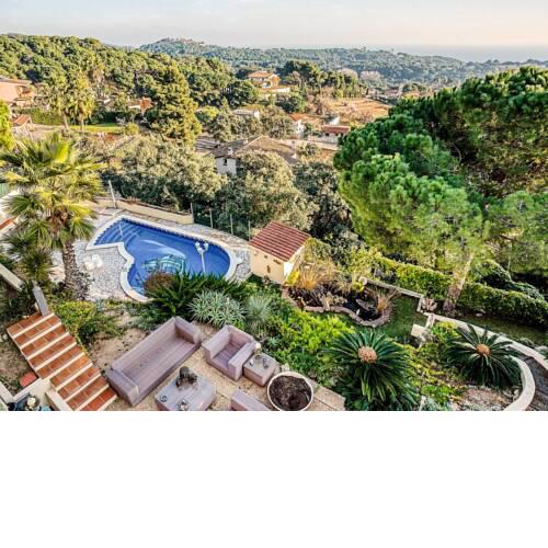 Lavish Holiday Home in Lloret de Mar with Swimming Pool