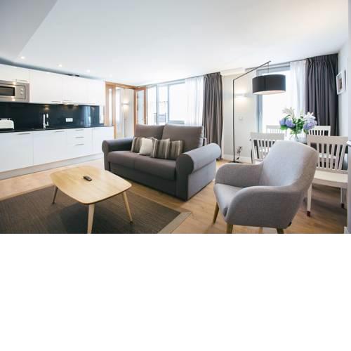 Legazpi Doce Studios Suites
