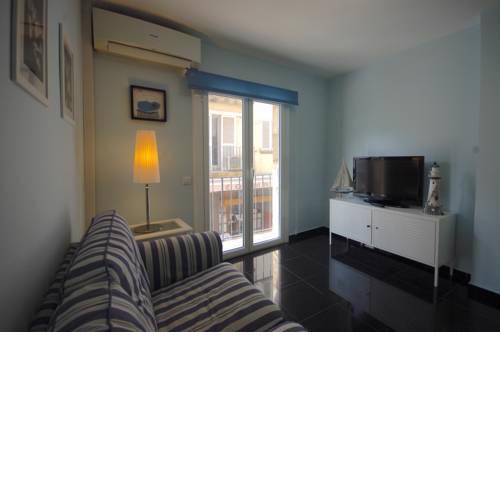 Lets Holiday Apartment Front to the Castle