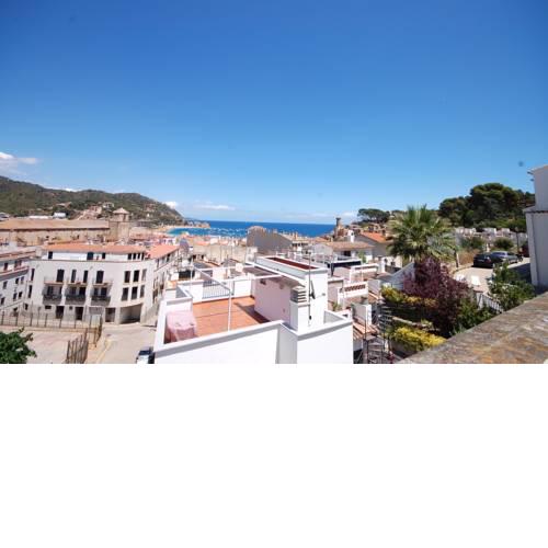 Lets Holidays Big Terrace House and 2 Parking