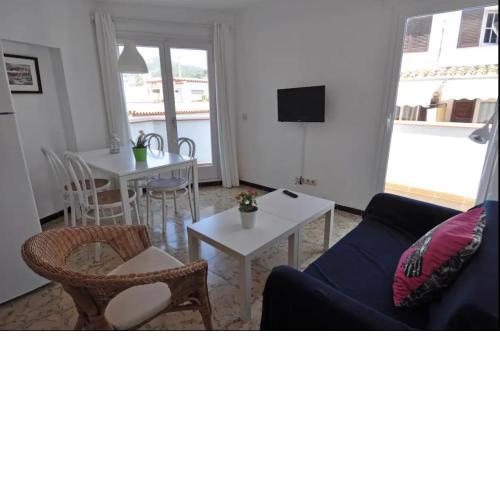 Lets Holidays Estolt terrace apartment