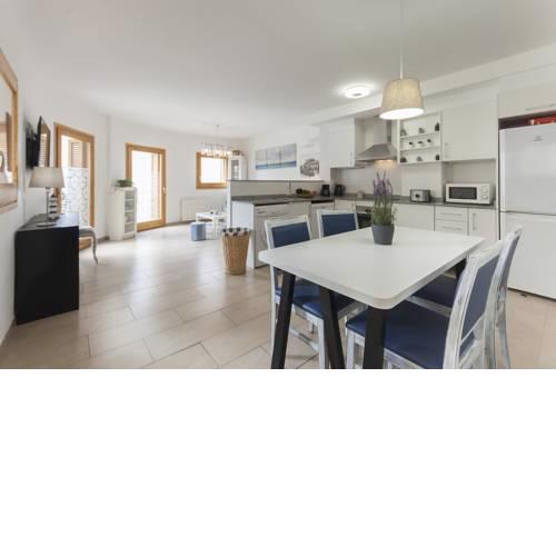 Lets Holidays Mediterranean apartment 3 minutes to the beach 3