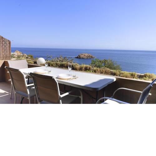 Lets Holidays Modern sea views apartment