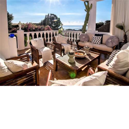 LG- Family villa Frontline beach