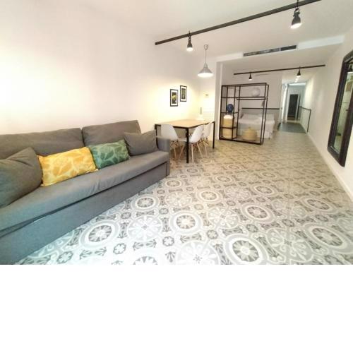 Liceu Apartments by gaiarooms