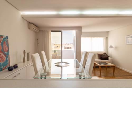 Light and bright apartment in central Valencia