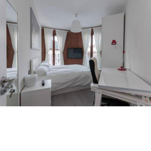 Live MADRID in this rustic apartment